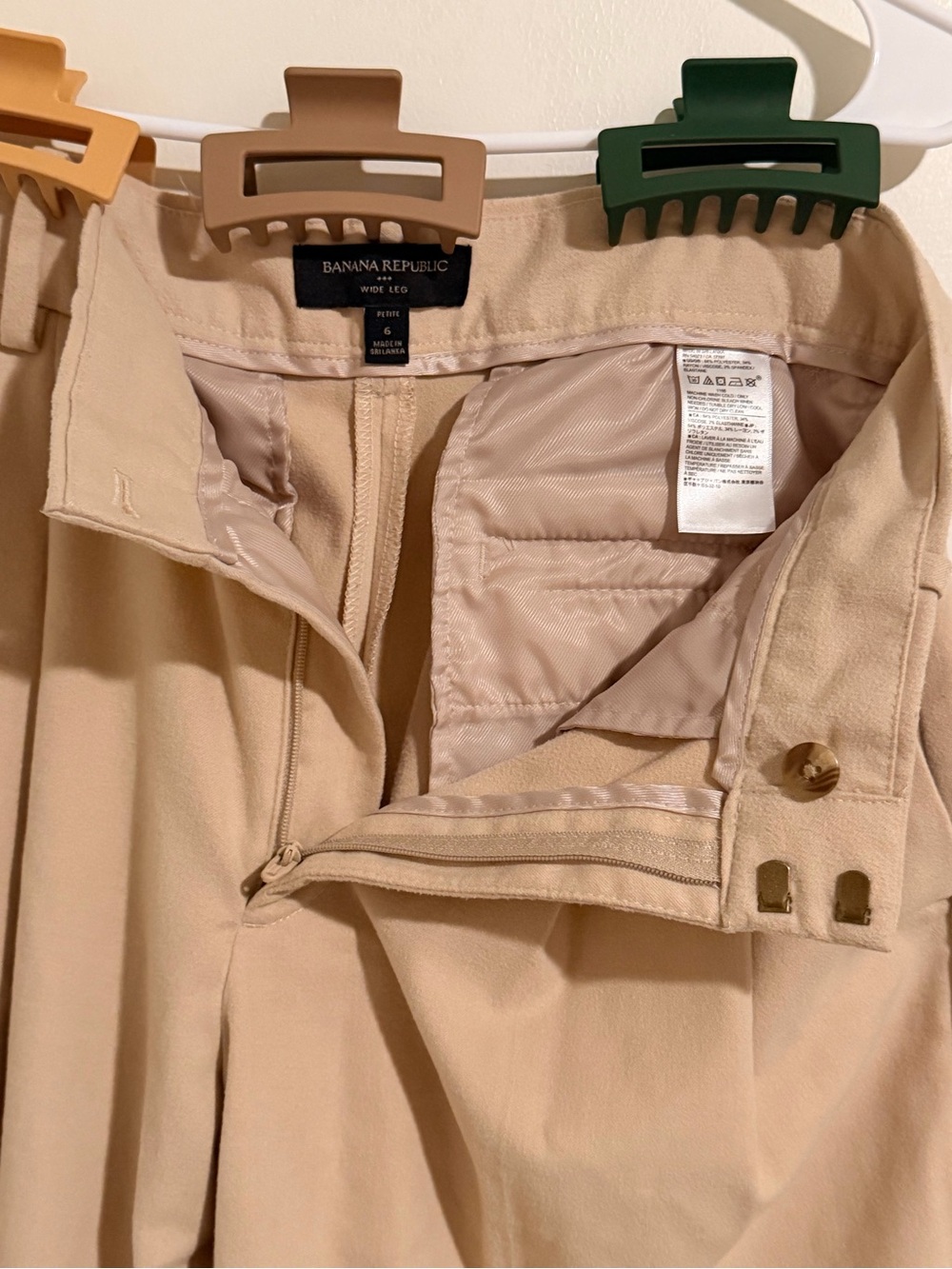 Banana Republic Women's Wide-Leg Pleated Trousers - Size 6 Petite - Beige - Picture 4 of 8